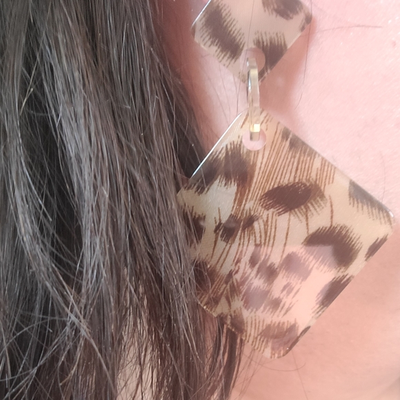 New Leopard Plastic Resin Earrings Black & Yellow - Picture 3 of 8